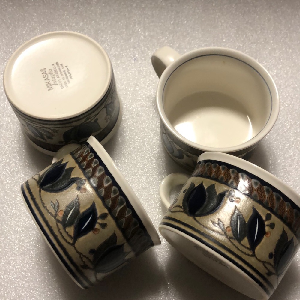 Mikasa Intaglio Arabella Cups Mugs - Set of 4 Cups - Picture 1 of 11